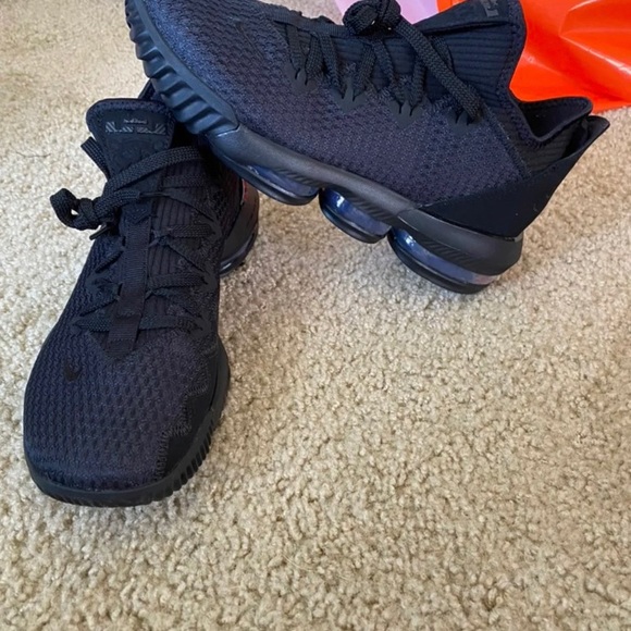 Lebron XVI Low